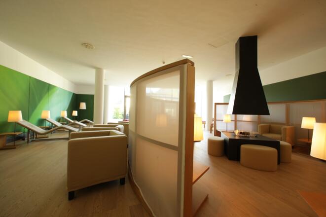 Ruheraum \"Wohnzimmer\" mit offenen Kamin