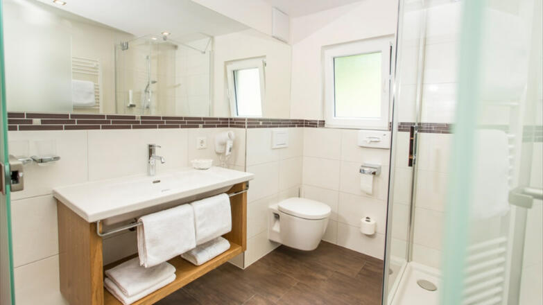 2020_Zimmer_Bad_Gasthof Schönberger