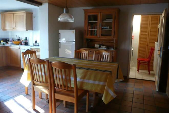 Küche &amp; Blick ins Bad