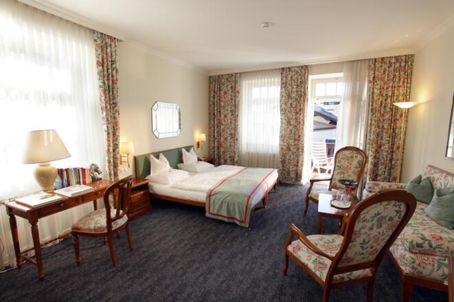 Doppelzimmer mit Balkon und Seeblick