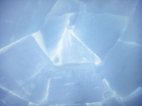 Winterabenteuer Teamwork Iglu