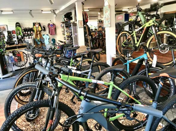 Bikes wohin das Auge reicht in der Goisern Bikeworld
