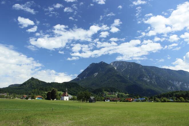 Kirche St. Agatha bei Bad Goisern mit Sarstein