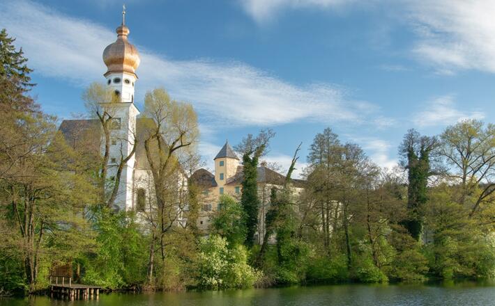 Das Kloster Höglwörth im Frühling