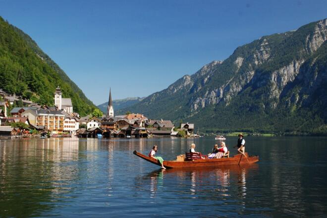 Fuhrenboot am Hallstättersee