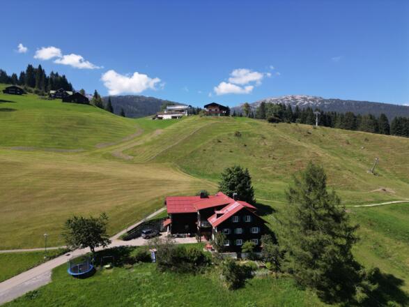 Spielplatz im Garten mit Spielplatz