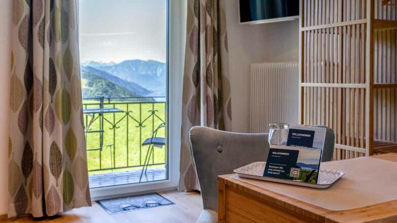 Doppelzimmer 11 mit Balkon tour