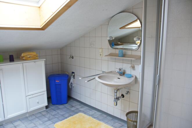 Badezimmer mit separatem WC der Ferienwohnung Schlosspark