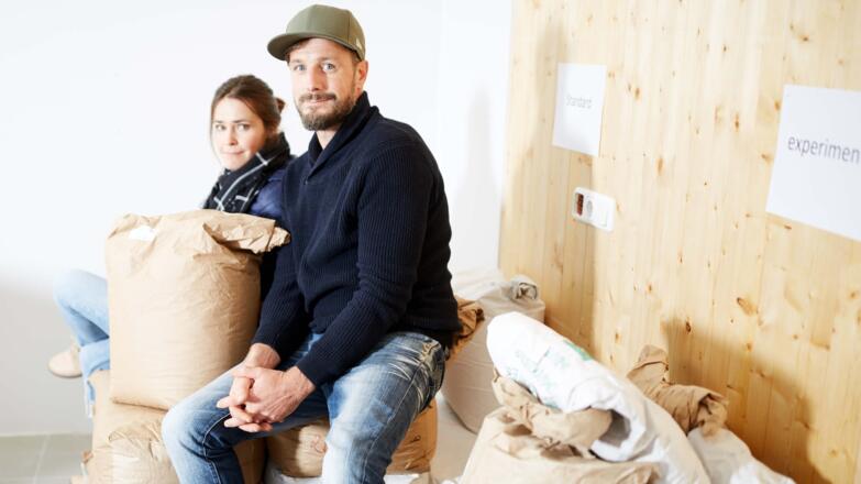 Die Oelquetschn Karin&Thomas mit der Oelasaat