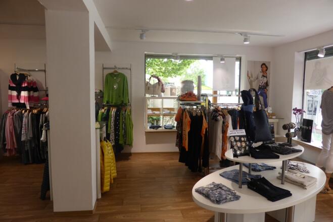 Fesch'n - Modeboutique für Damen - Eingangsbereich rechts