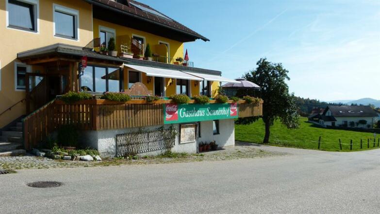 Sonnenhof Blick zum Gasthaus 9