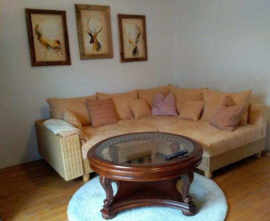 Wohnzimmer mit Couch