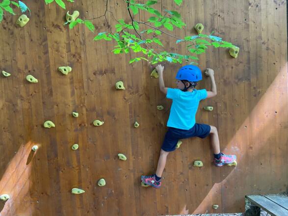 An der Kletterwand