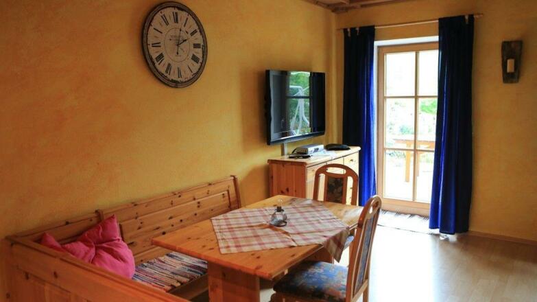 Zimmer mit Seeblick im Sommer