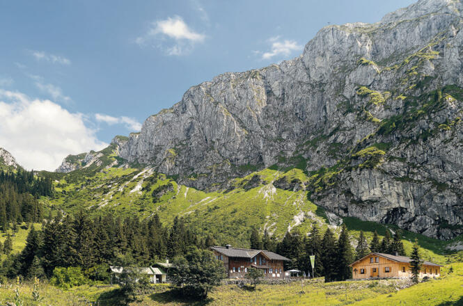 Tutzinger Hütte vor der Benedikten-Nordwand