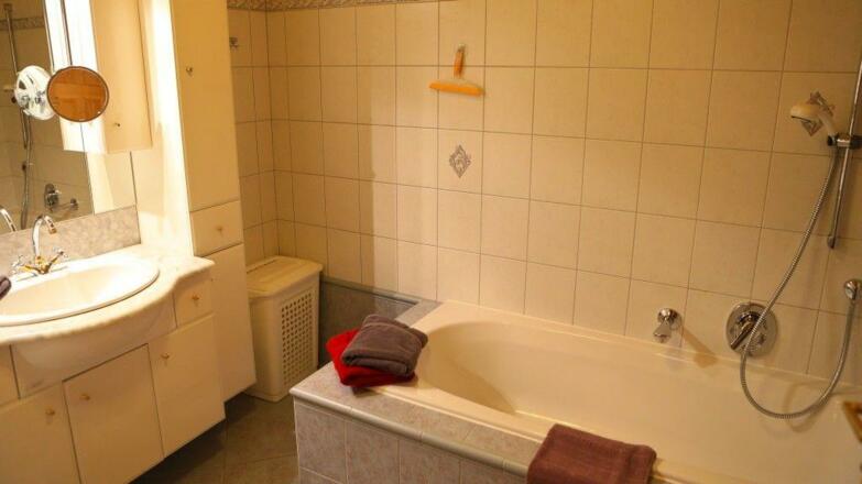 Zimmer mit Seeblick im Sommer