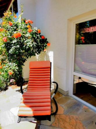Ferienhaus "Im Inntal dahoam" bequeme Liege auf der Terrasse