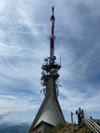 Der weithin sichtbare Sendeturm am Kitzbüheler Horn.