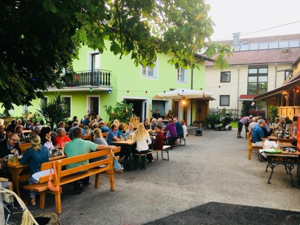 39119372_2174034179527780_7724988608775454720_n