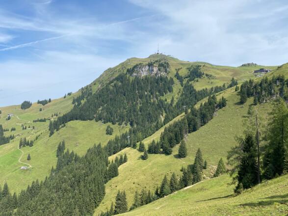 Das Kitzbüheler Horn verschwindet immer weiter in der Ferne.