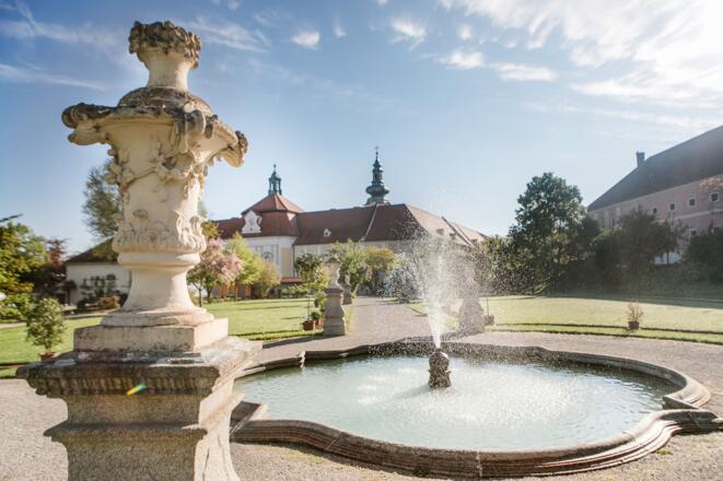 Stift Seitenstetten - Hofgarten Springbrunnen