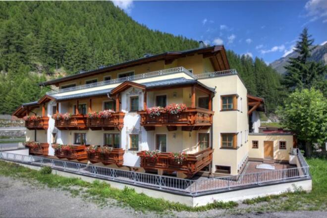 Außenansicht_Sommer_1