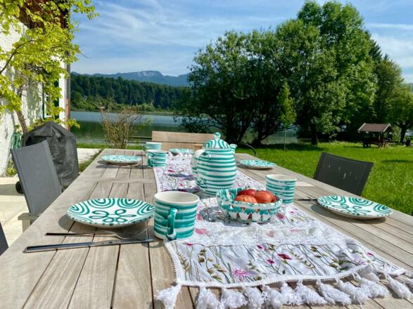 Frühstück auf Seeterrasse im Salzkammergut