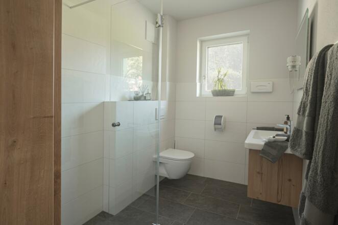 Badezimmer - good-goisern hotel in Bad Goisern am Hallstättersee