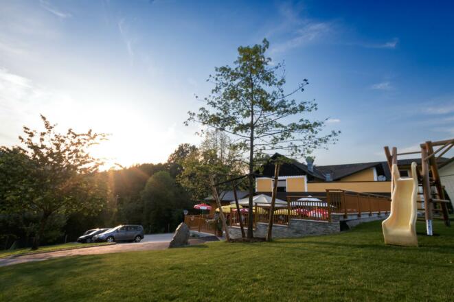 Spielplatz / Bild zum Gastgarten