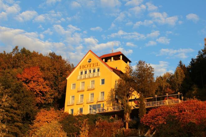 Faustschlössl im Herbst