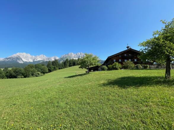 Immer wieder schweift der Blick zum Wilden Kaiser.