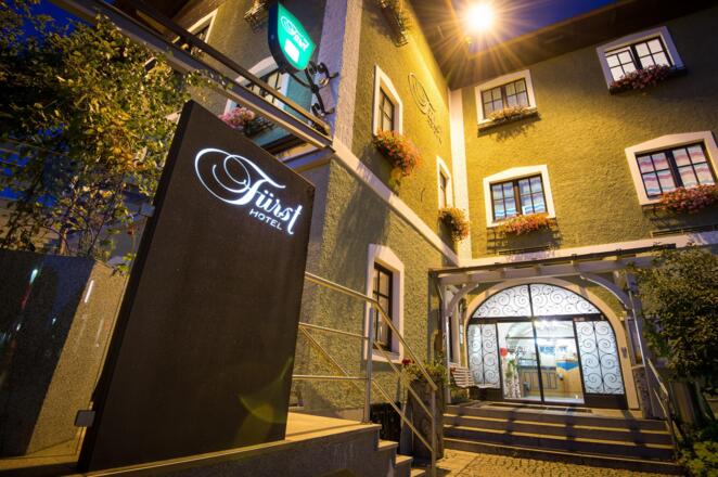 Hotel Fürst Außenansicht Nacht