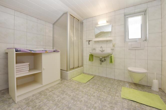 Familien sind herzlich willkommen am Hof im Feld