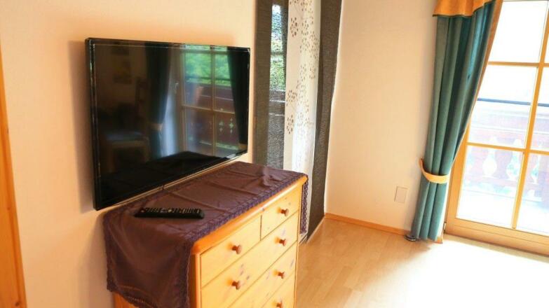 Zimmer mit Seeblick im Sommer