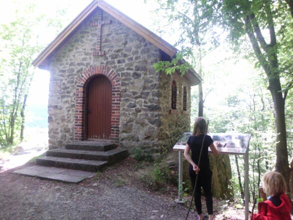 Wandern am Donausteig Kapelle Ebenstein