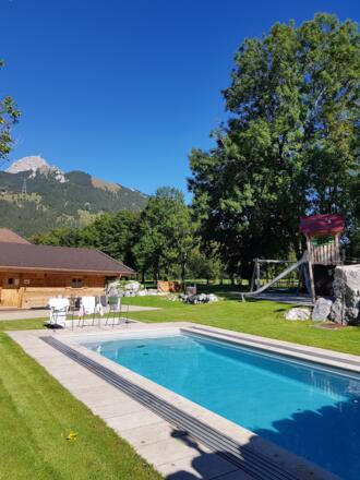 Pool mit Gemeinschaftshütte