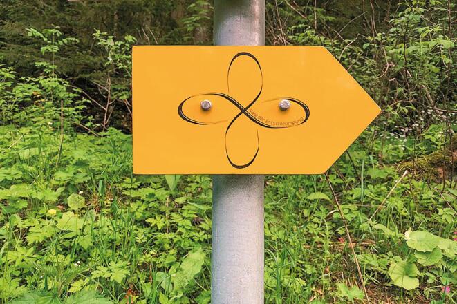 Schild Weg der Entschleunigung