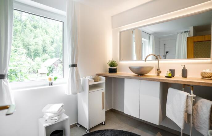 Geräumiges Badezimmer