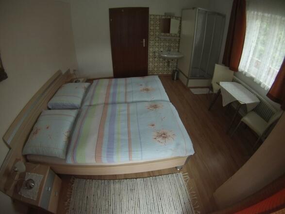 Schlafzimmer 1.2
