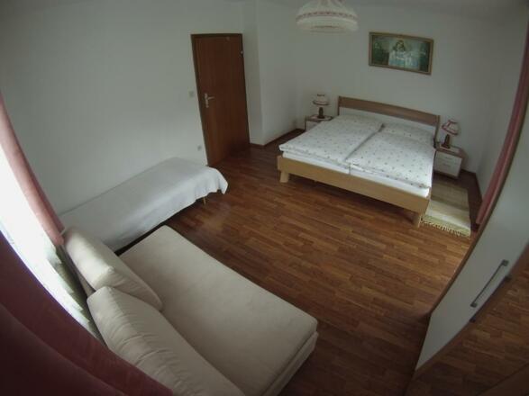 Schlafzimmer 1