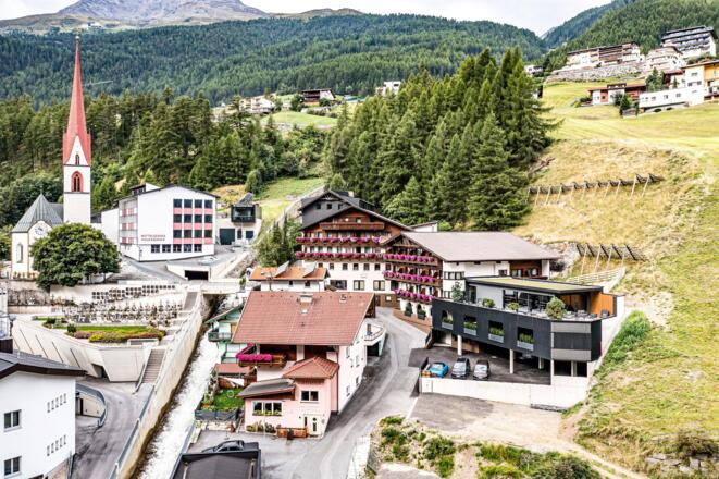 Hotel Alpina Außenansicht