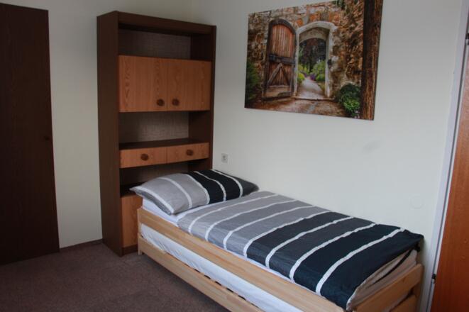 Schlafzimmer 4 für 1, 1+1 oder 2 Personen