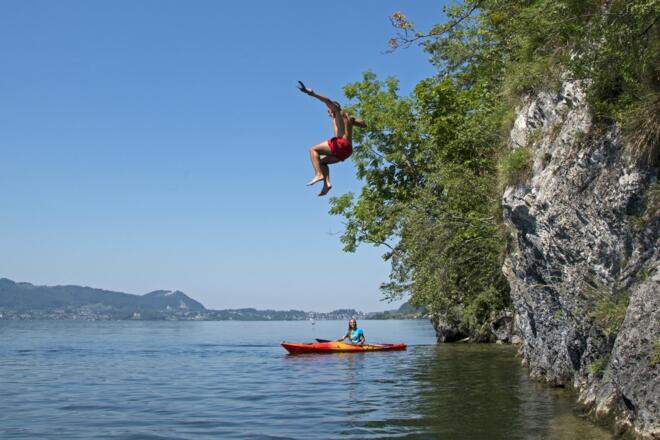 Paddel entlang des Traunsee Ostufers