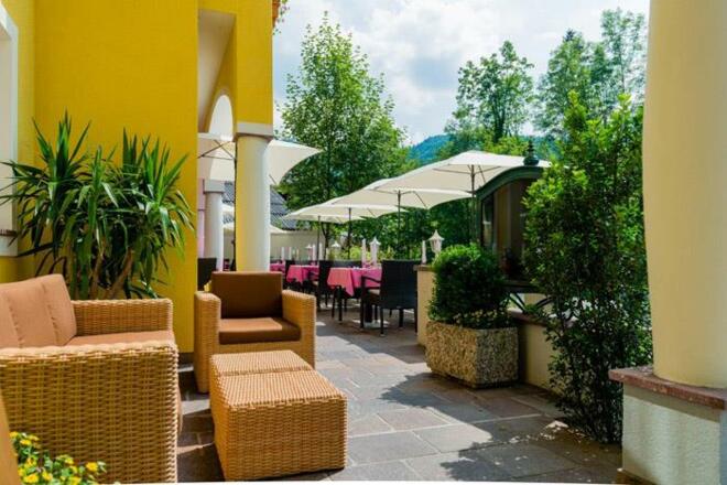 Eintritt in den Gastgarten mit Lounge