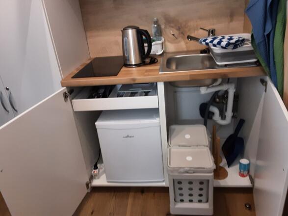 Apartment Bergidylle, Kochecke mit Minikühlschrank