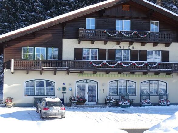 Pension im Winterkleid