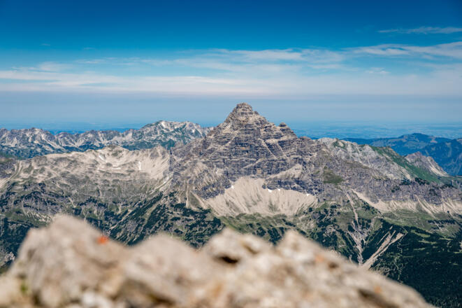 Blick von der Urbeleskarspitze zum Hochvogel