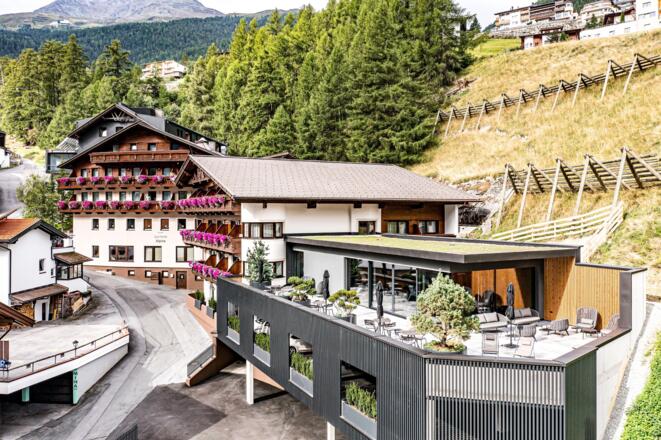 Hotel Alpina Außenansicht