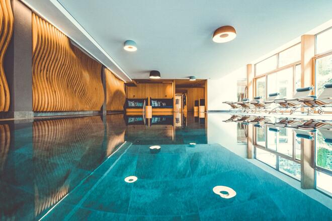 Hallenbad_Oberfläche