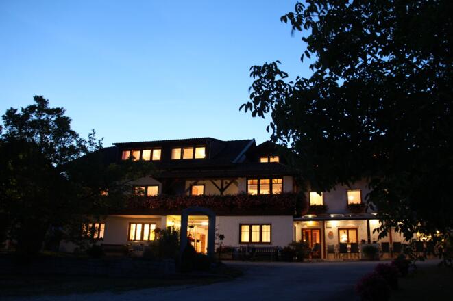 das-ebenstein-nachts-1